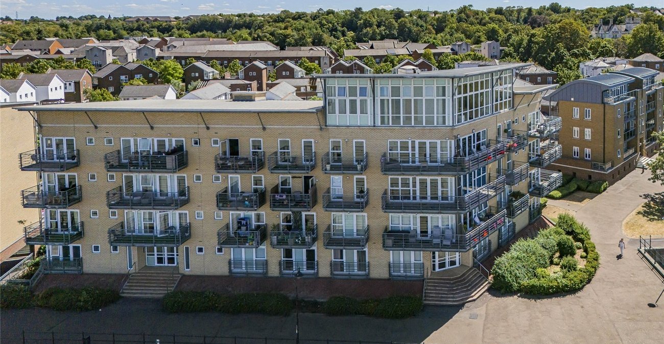 2 bedroom property for sale in Greenhithe | Robinson Jackson