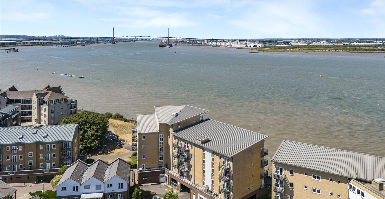 2 bedroom property for sale in Greenhithe | Robinson Jackson