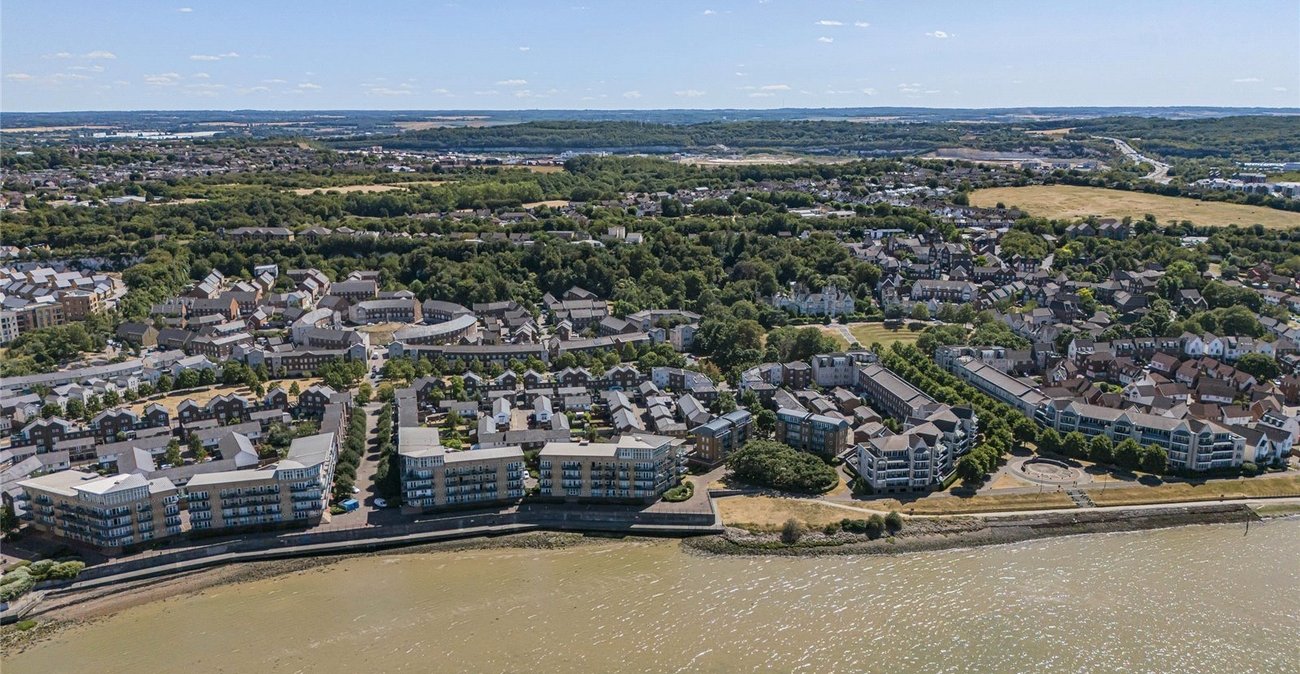 2 bedroom property for sale in Greenhithe | Robinson Jackson