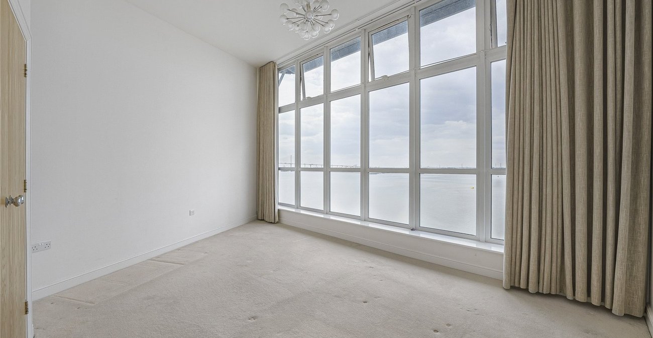 2 bedroom property for sale in Greenhithe | Robinson Jackson