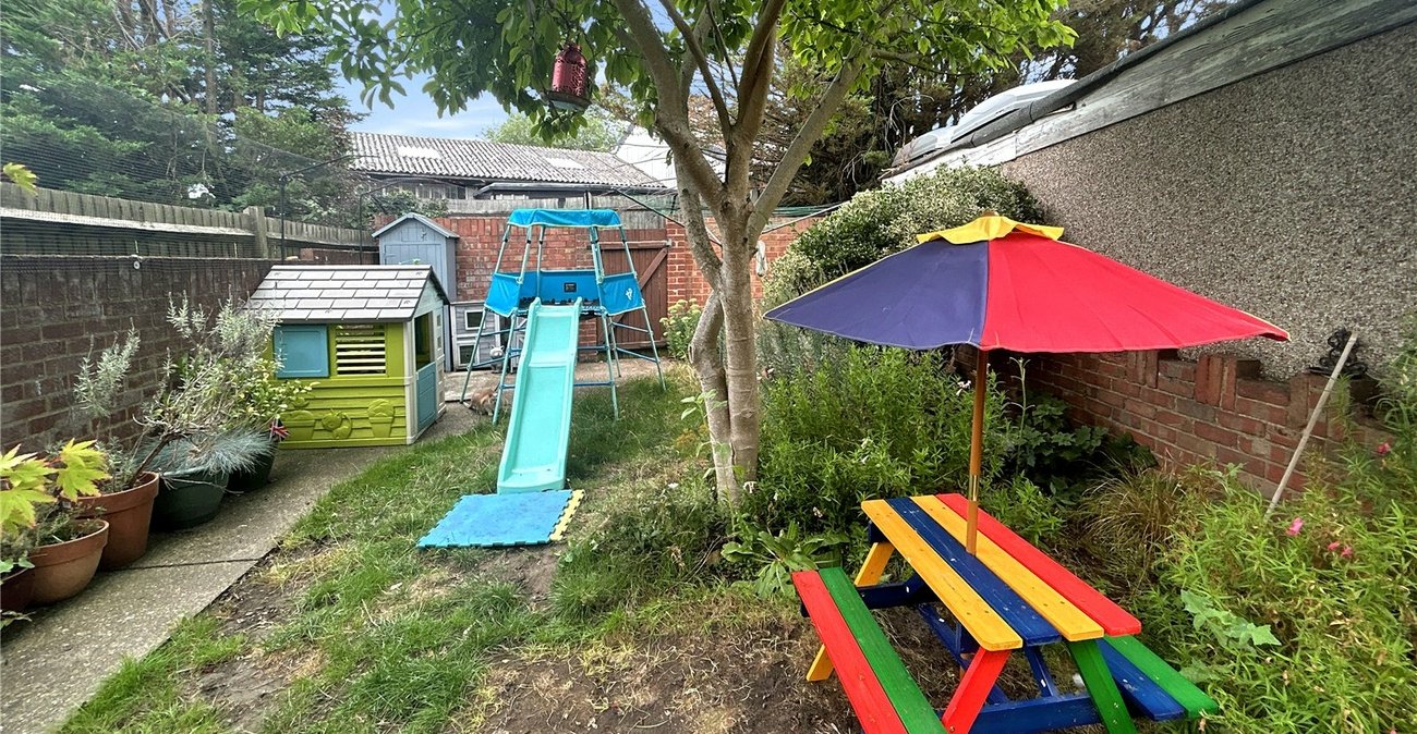 2 bedroom house for sale in Sidcup | Robinson Jackson