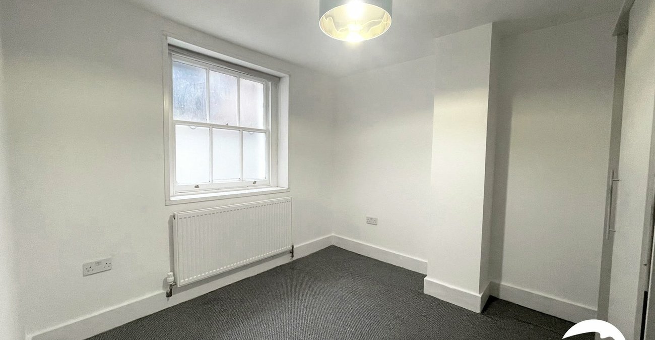 2 bedroom property for sale in London | Robinson Jackson