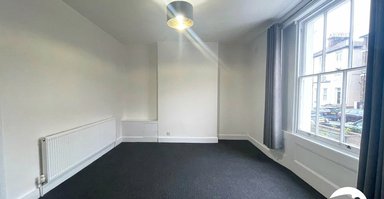 2 bedroom property for sale in London | Robinson Jackson