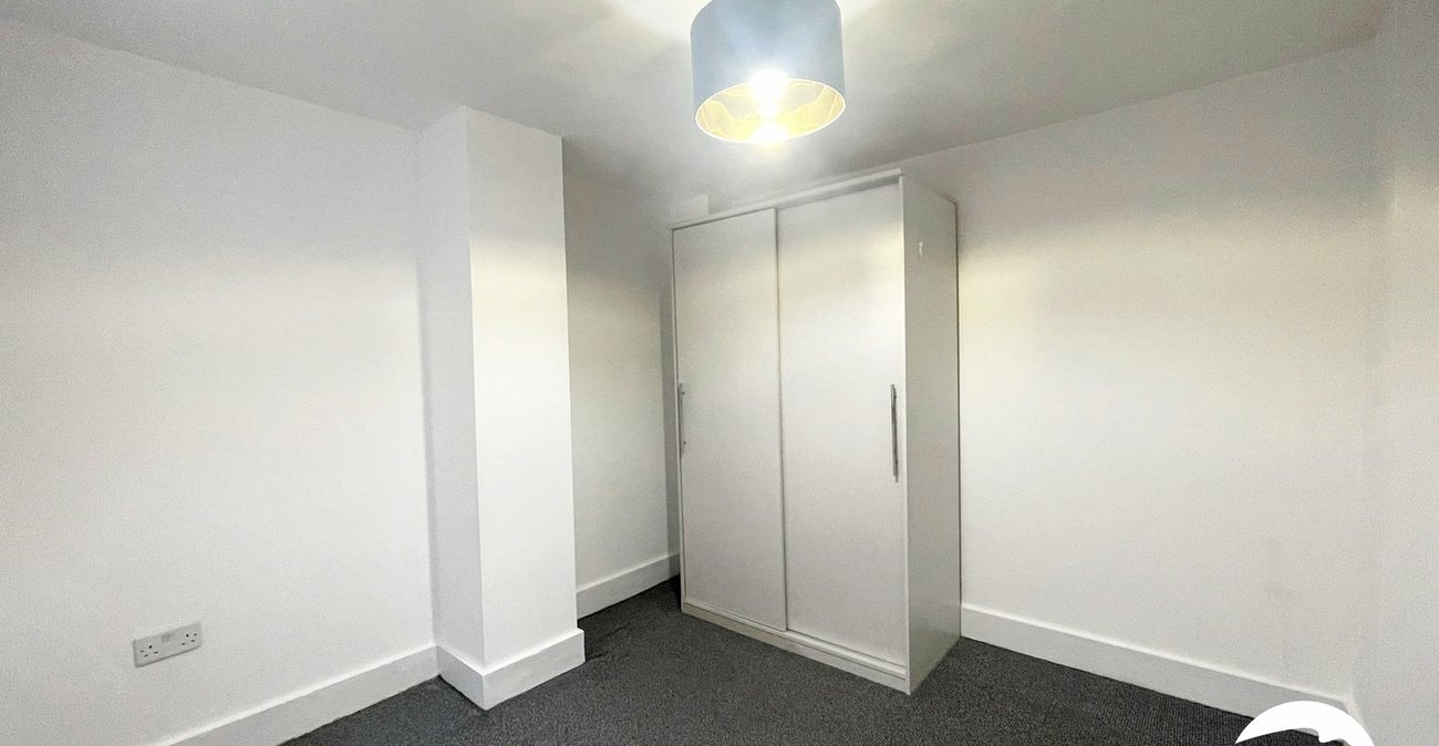 2 bedroom property for sale in London | Robinson Jackson