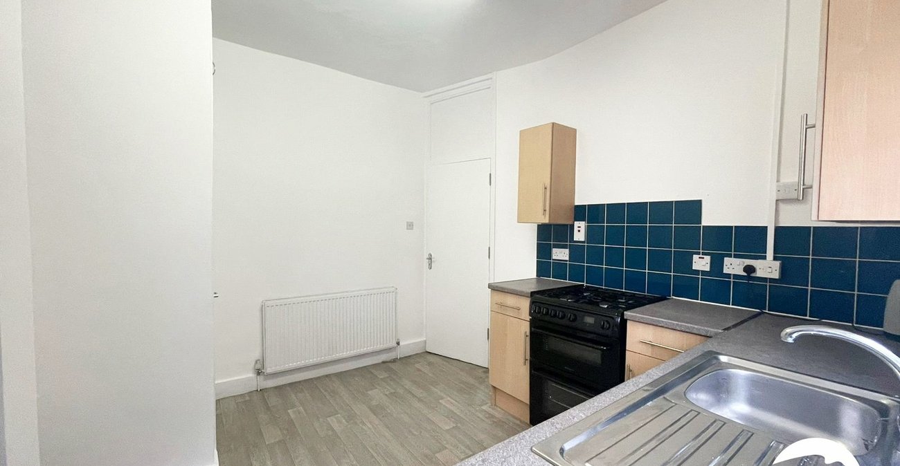 2 bedroom property for sale in London | Robinson Jackson