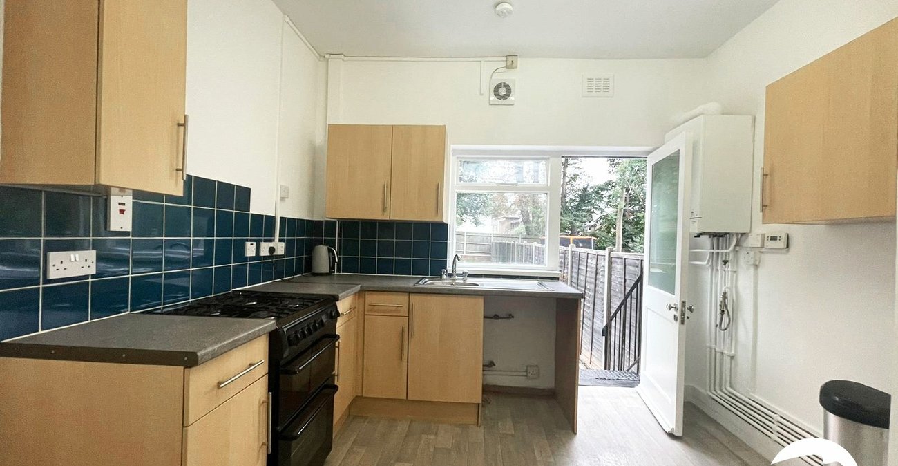 2 bedroom property for sale in London | Robinson Jackson