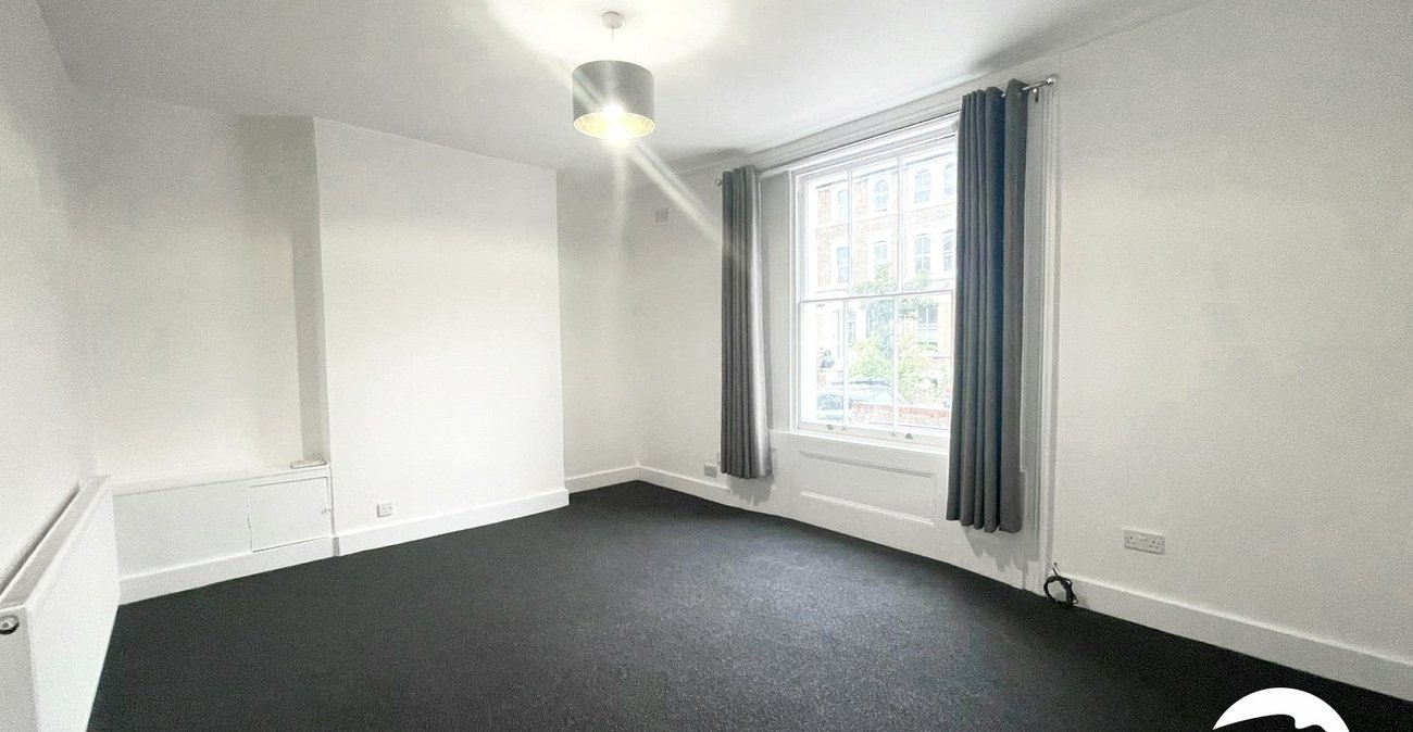 2 bedroom property for sale in London | Robinson Jackson