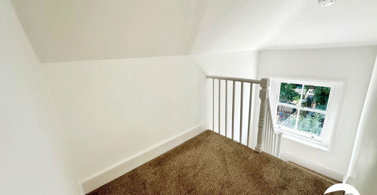 2 bedroom property for sale in London | Robinson Jackson