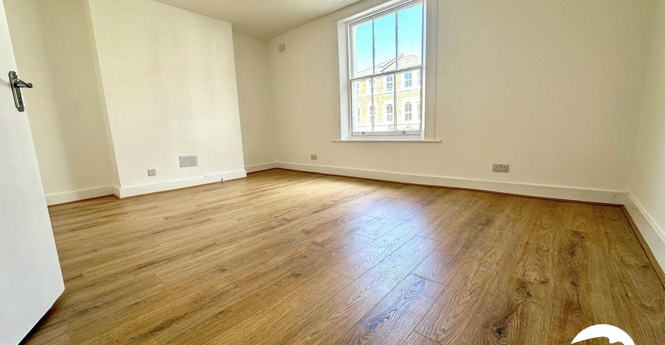 2 bedroom property for sale in London | Robinson Jackson