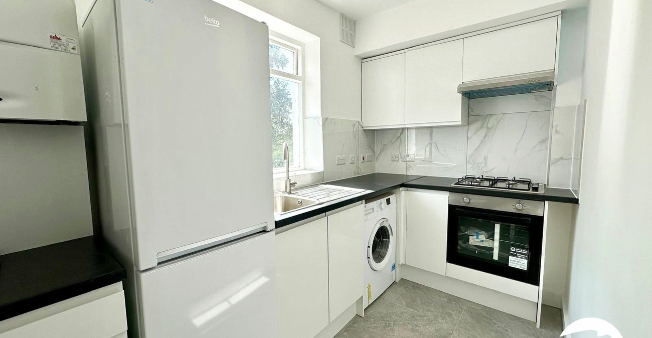 2 bedroom property for sale in London | Robinson Jackson