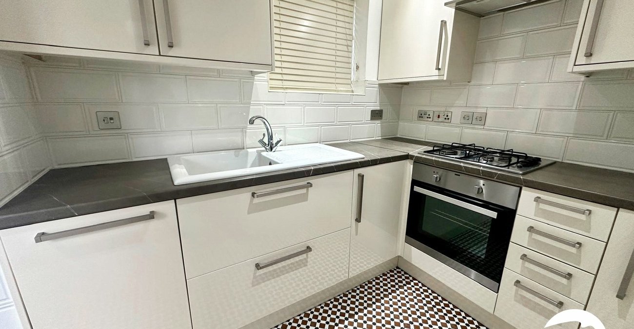 2 bedroom property for sale in London | Robinson Jackson