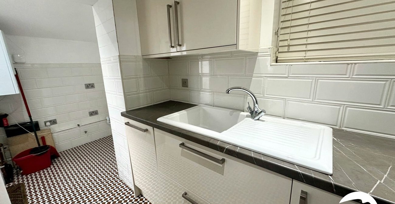 2 bedroom property for sale in London | Robinson Jackson