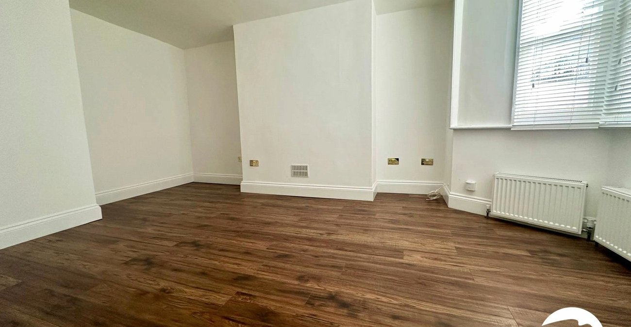 2 bedroom property for sale in London | Robinson Jackson