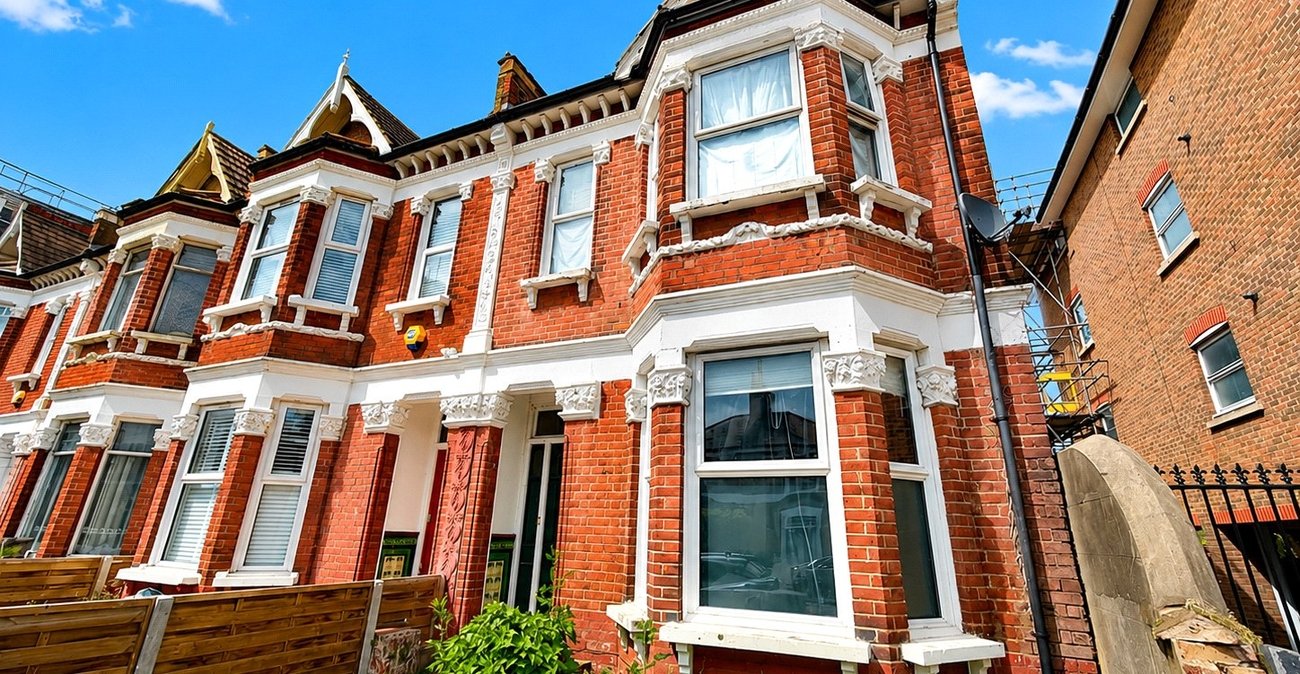 6 bedroom house for sale in London | Robinson Jackson