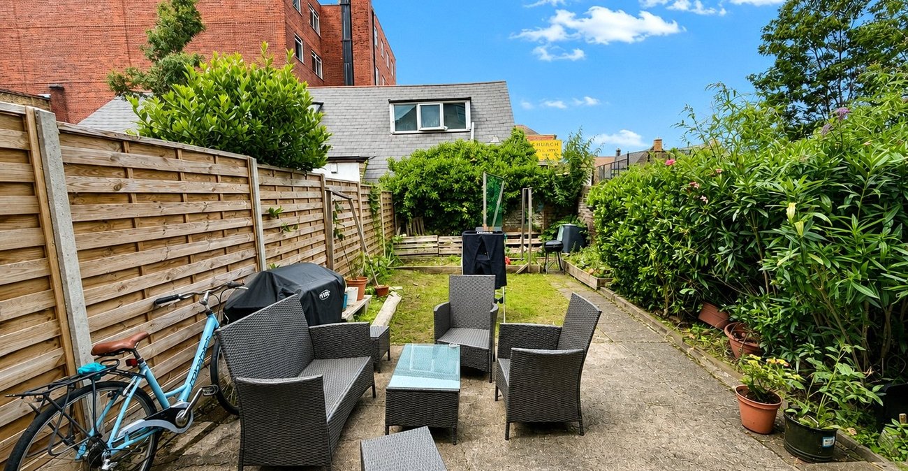 6 bedroom house for sale in London | Robinson Jackson