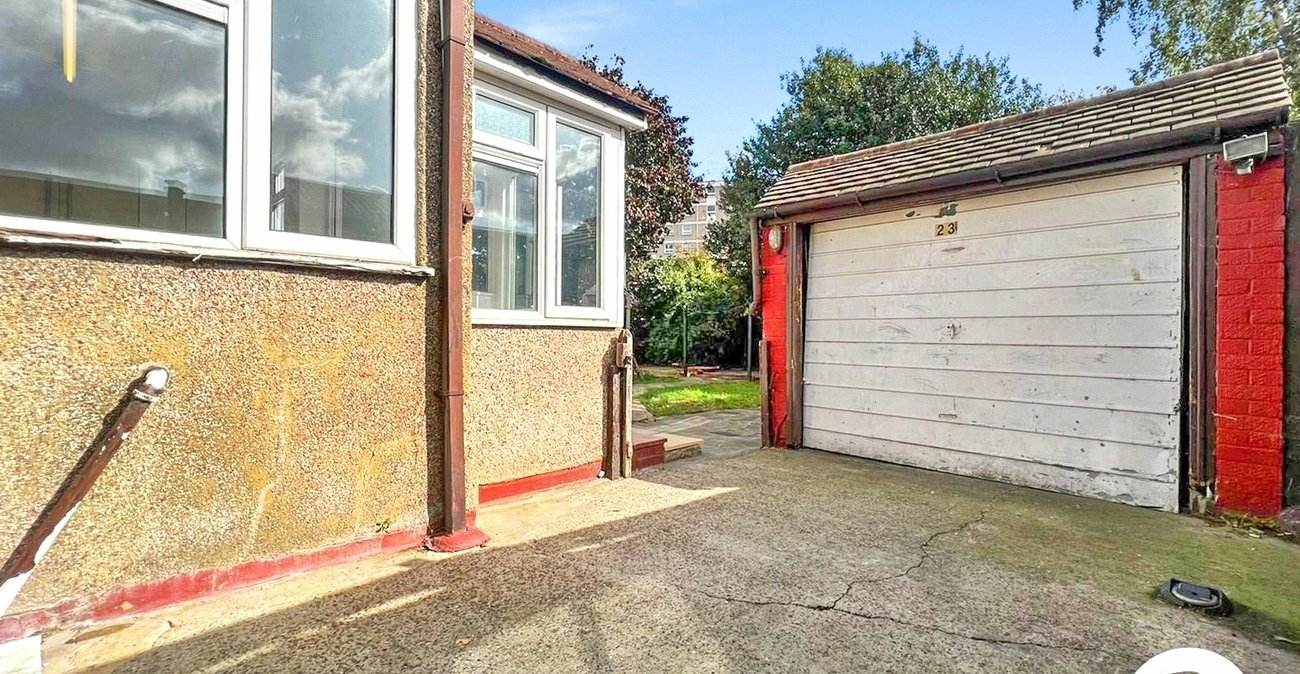 3 bedroom bungalow for sale in Erith | Robinson Jackson