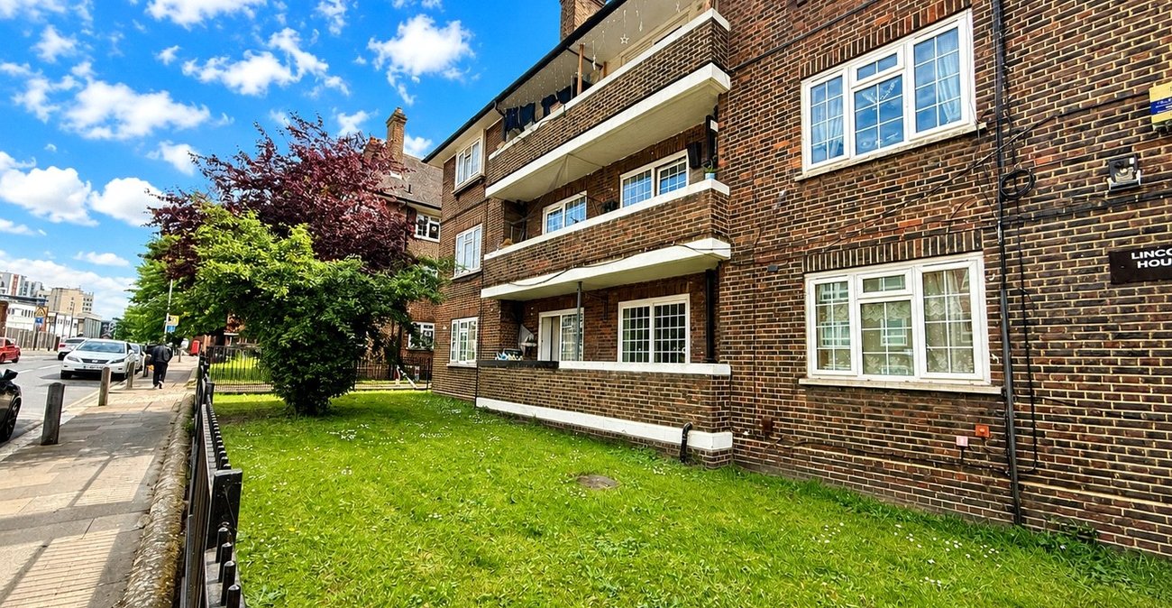 2 bedroom property for sale in Woolwich | Robinson Jackson