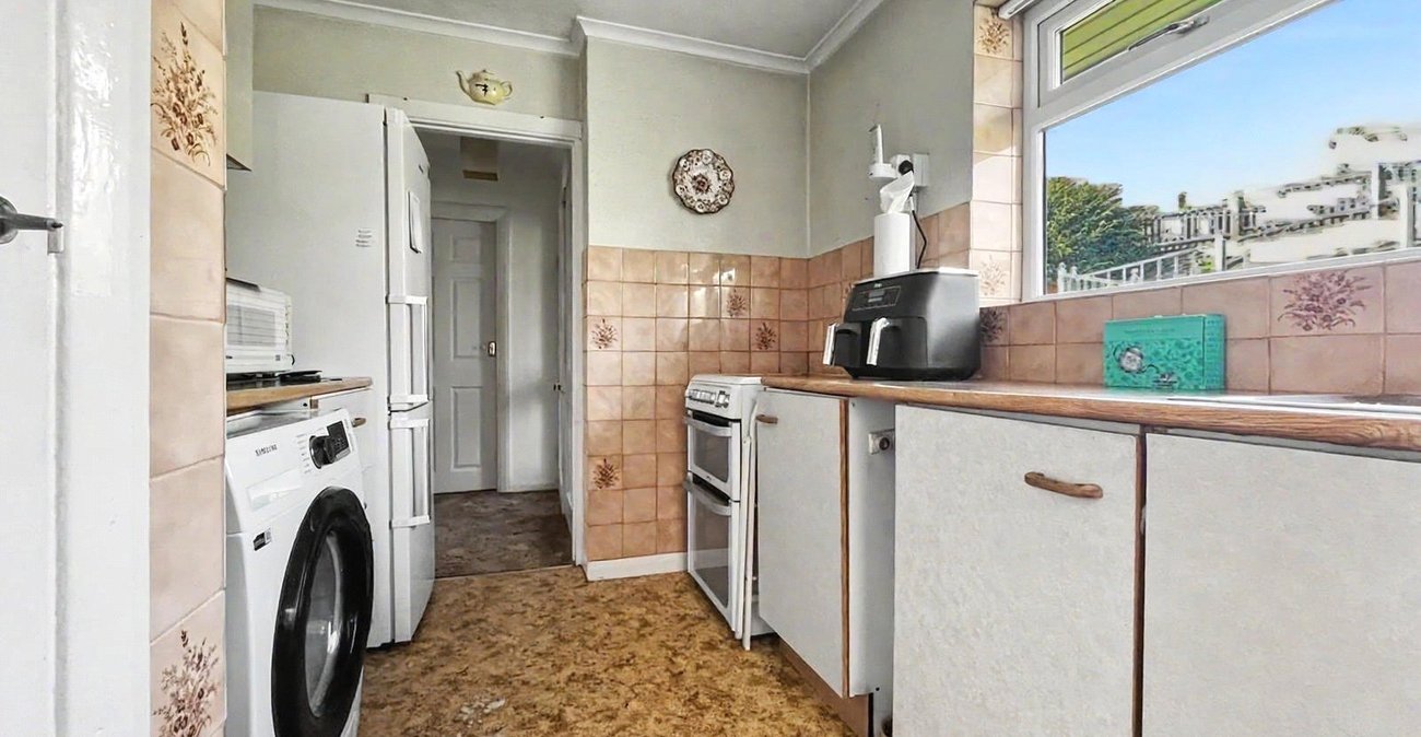 2 bedroom bungalow for sale in Rainham | Robinson Michael & Jackson