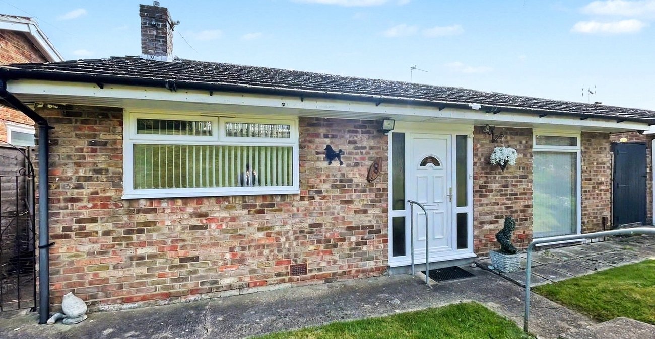 2 bedroom bungalow for sale in Rainham | Robinson Michael & Jackson