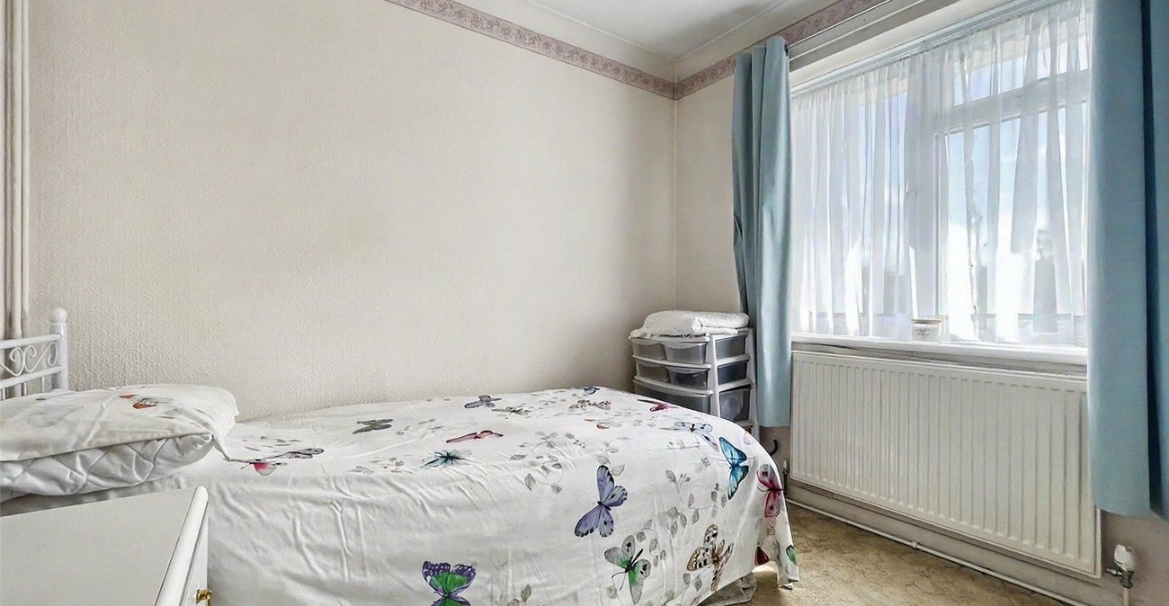 2 bedroom bungalow for sale in Rainham | Robinson Michael & Jackson