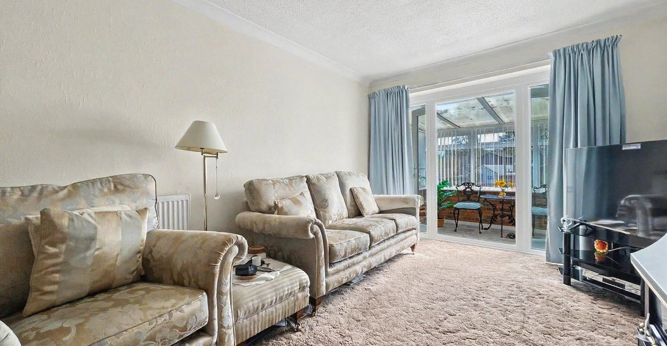 2 bedroom bungalow for sale in Rainham | Robinson Michael & Jackson