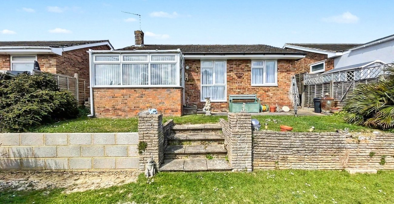 2 bedroom bungalow for sale in Rainham | Robinson Michael & Jackson