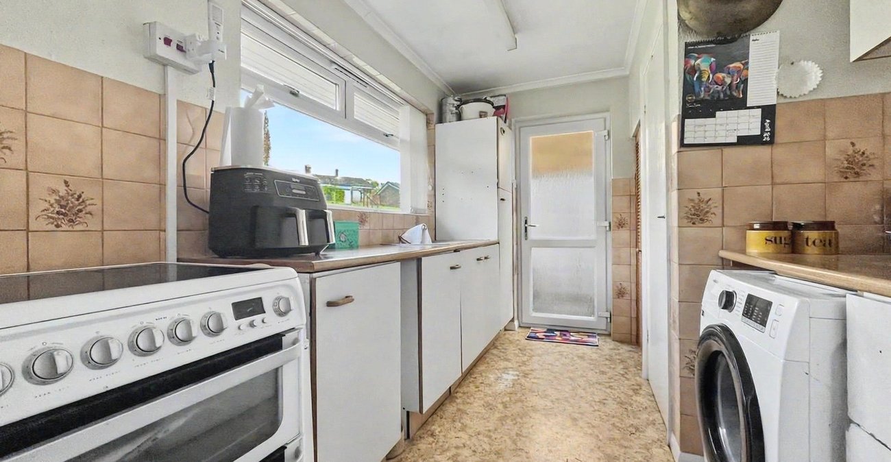 2 bedroom bungalow for sale in Rainham | Robinson Michael & Jackson