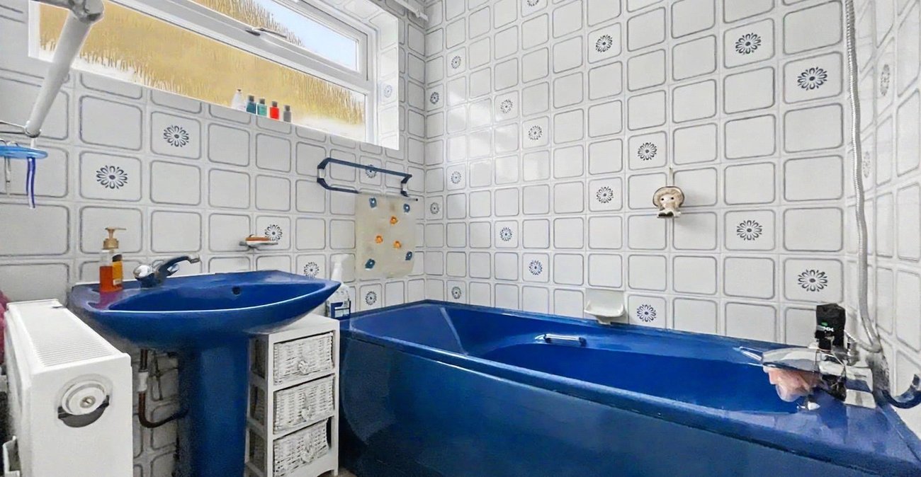 2 bedroom bungalow for sale in Rainham | Robinson Michael & Jackson