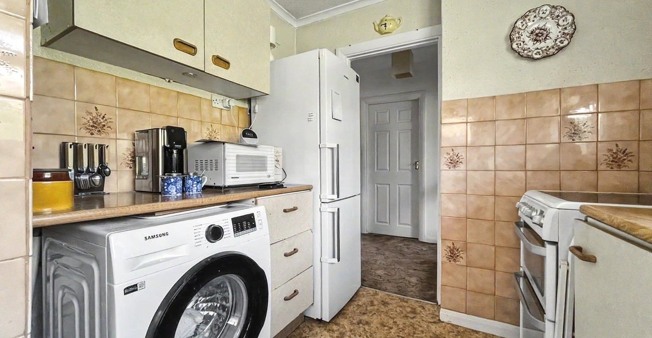 2 bedroom bungalow for sale in Rainham | Robinson Michael & Jackson