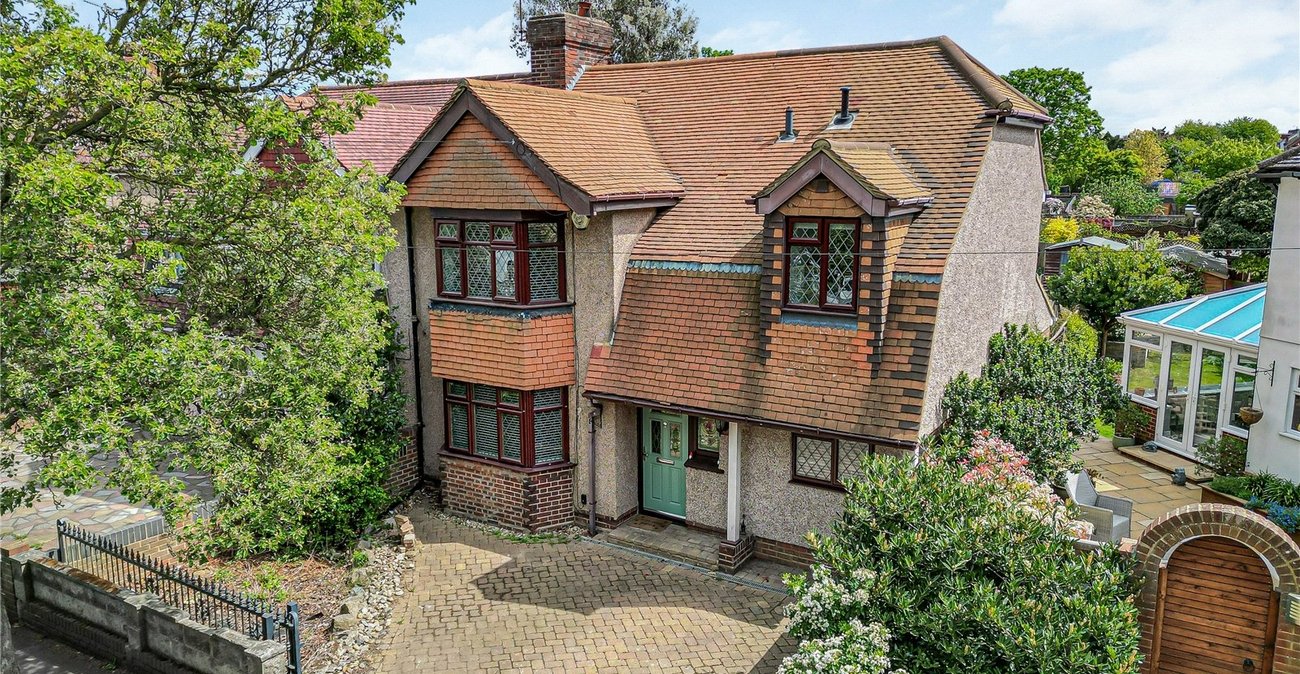 4 bedroom house for sale in Dartford | Robinson Jackson