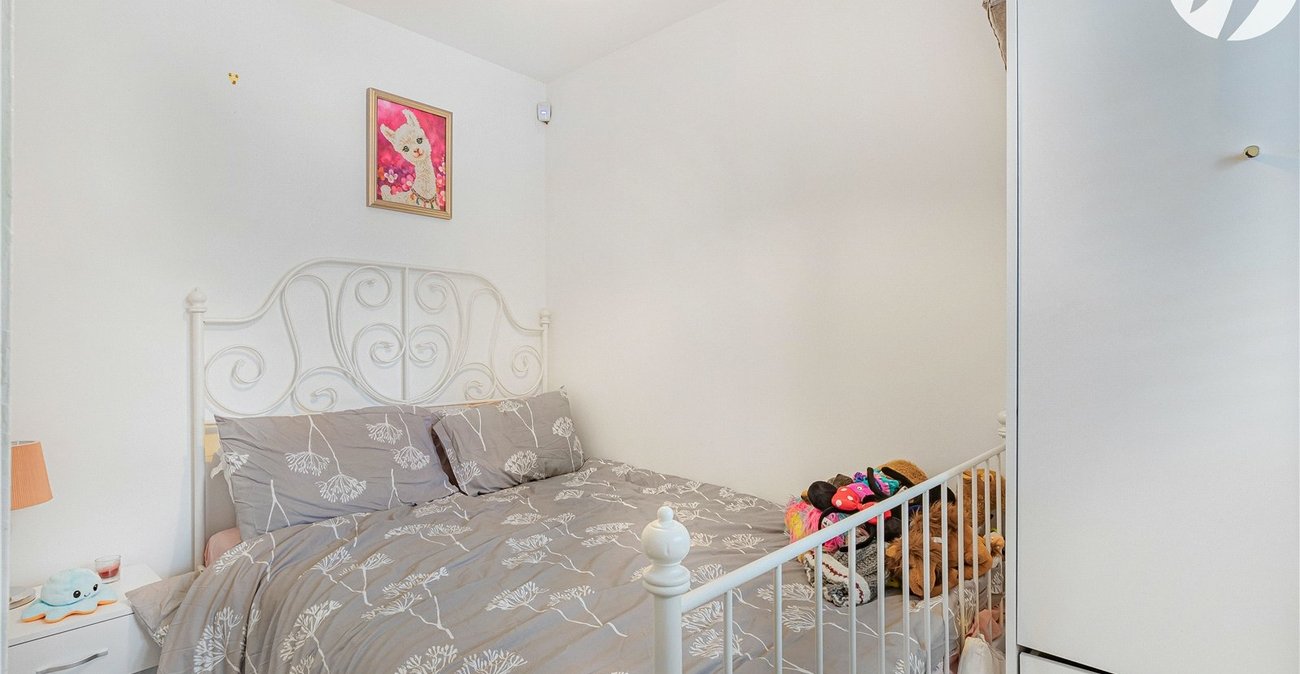 4 bedroom house for sale in Dartford | Robinson Jackson