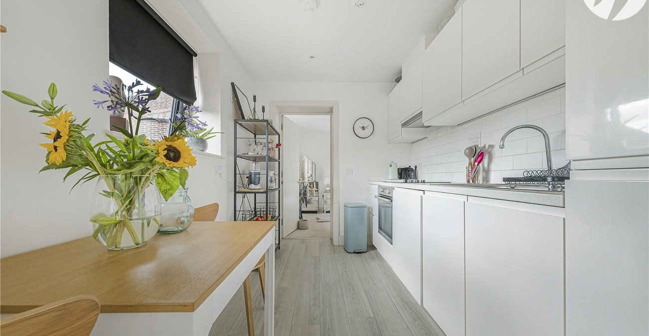 2 bedroom property for sale in London | Robinson Jackson