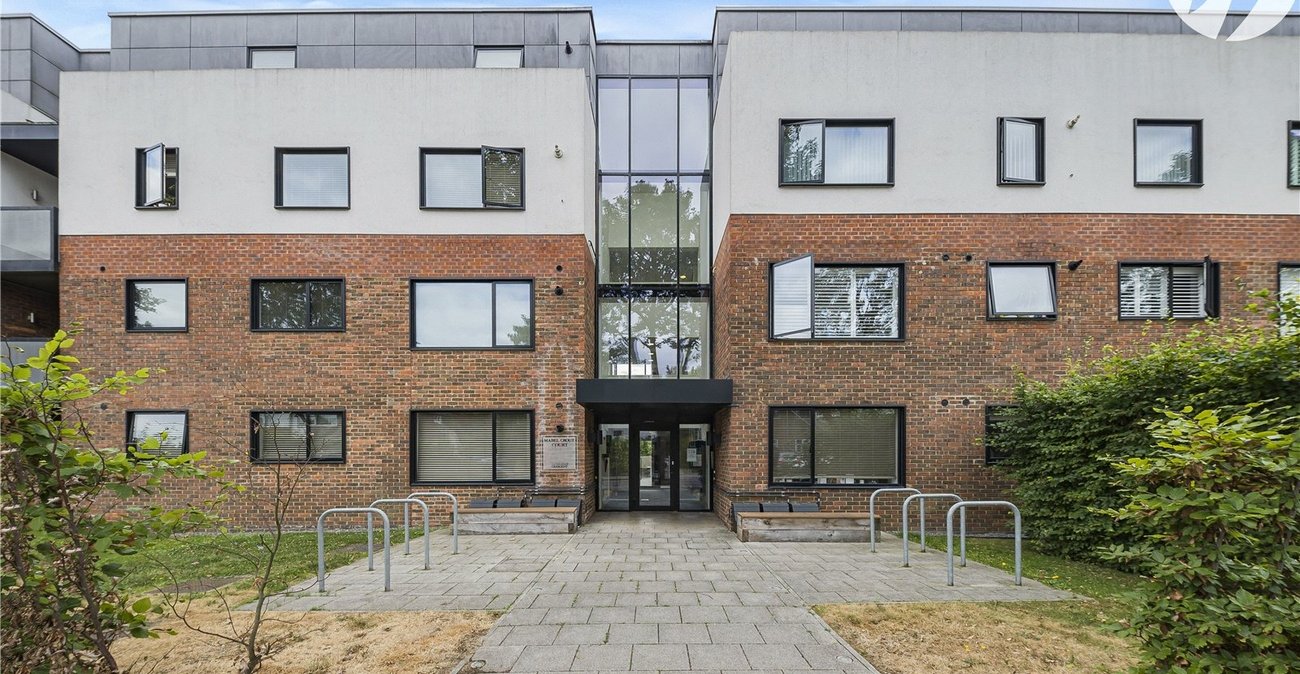 2 bedroom property for sale in London | Robinson Jackson