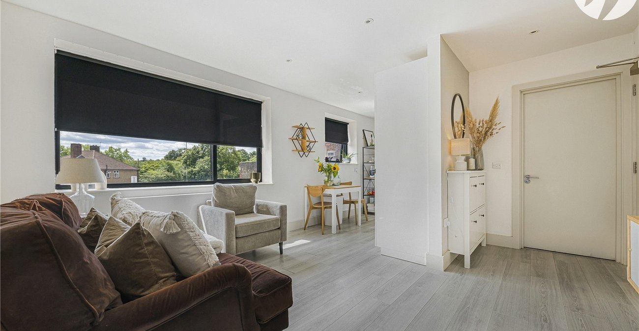 2 bedroom property for sale in London | Robinson Jackson