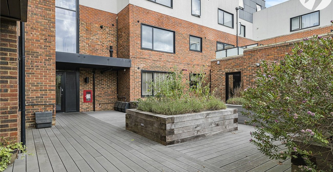 2 bedroom property for sale in London | Robinson Jackson