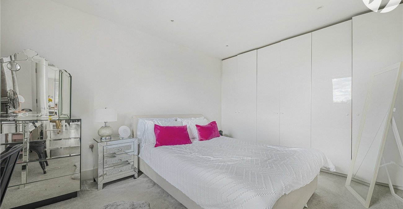 2 bedroom property for sale in London | Robinson Jackson