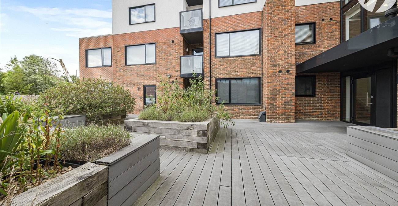 2 bedroom property for sale in London | Robinson Jackson