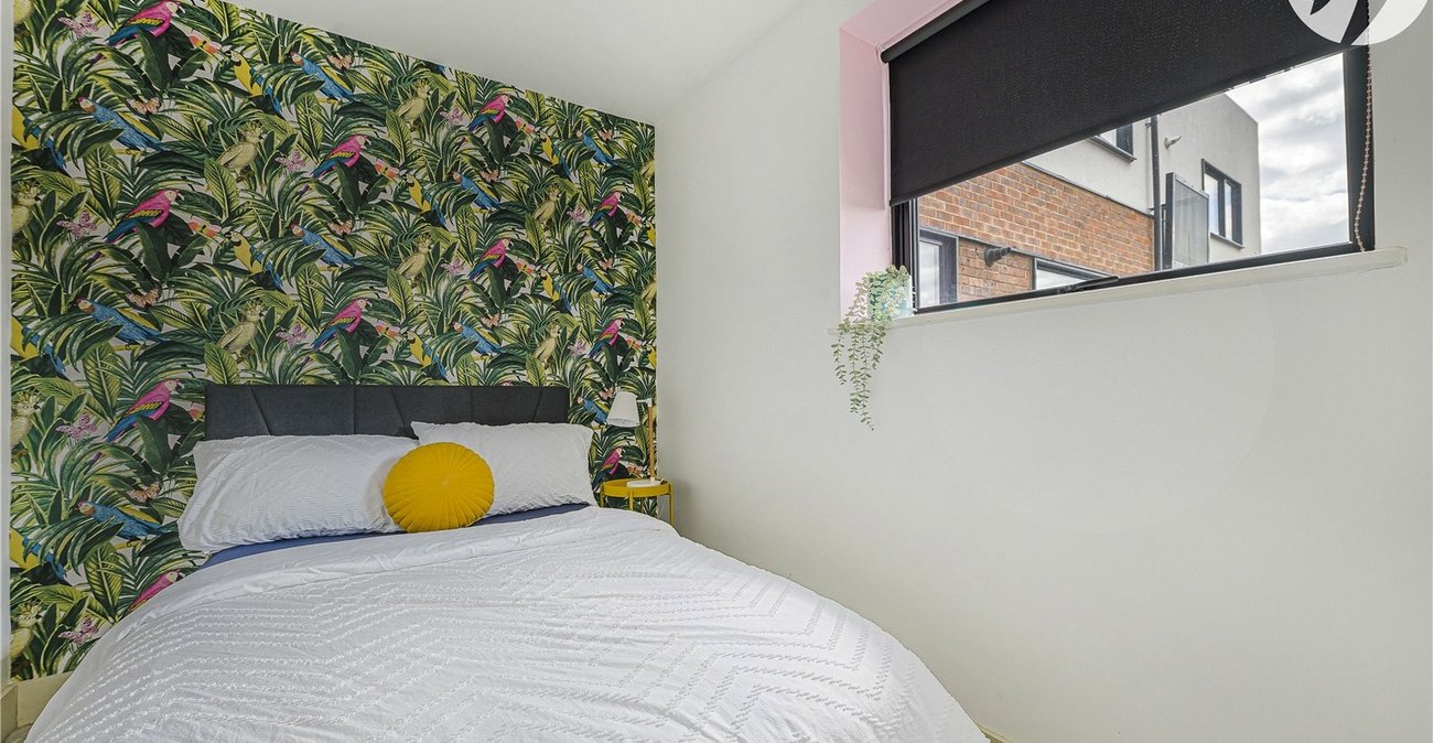 2 bedroom property for sale in London | Robinson Jackson