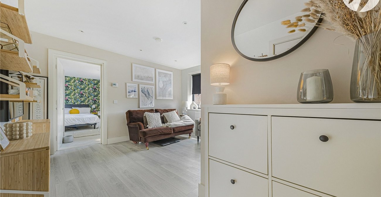 2 bedroom property for sale in London | Robinson Jackson