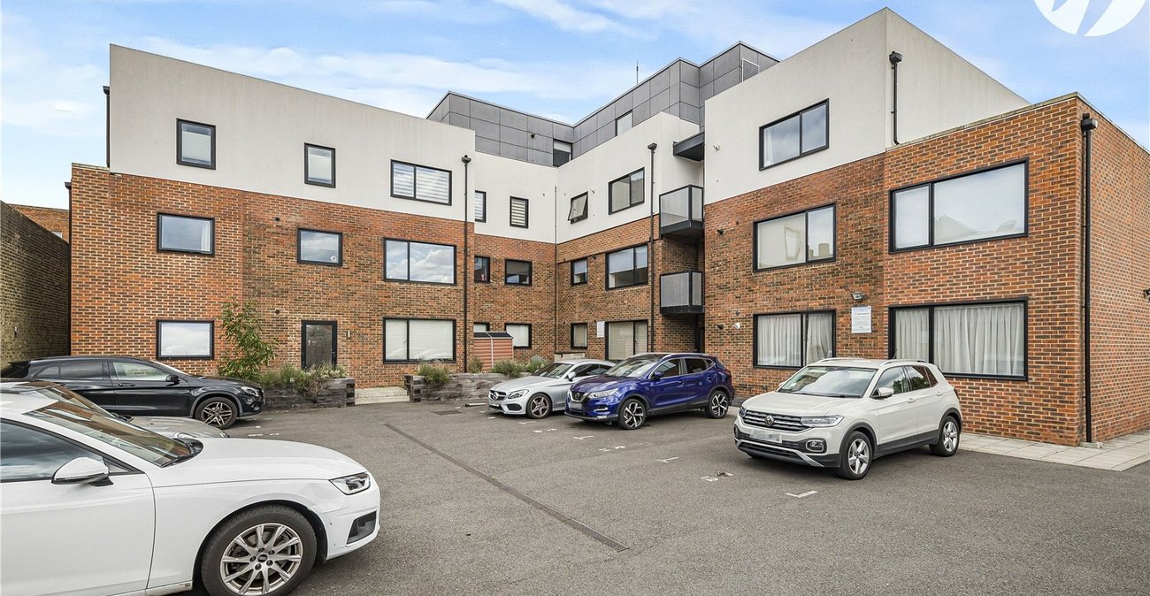 2 bedroom property for sale in London | Robinson Jackson