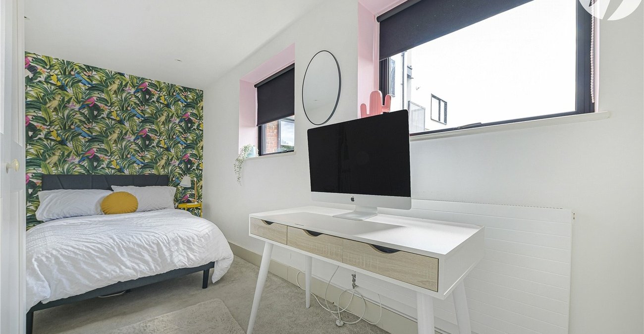 2 bedroom property for sale in London | Robinson Jackson