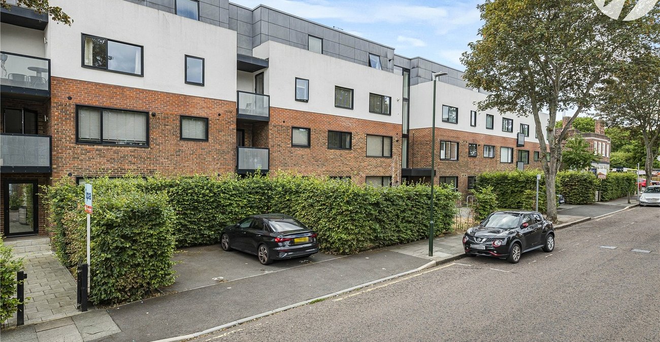 2 bedroom property for sale in London | Robinson Jackson