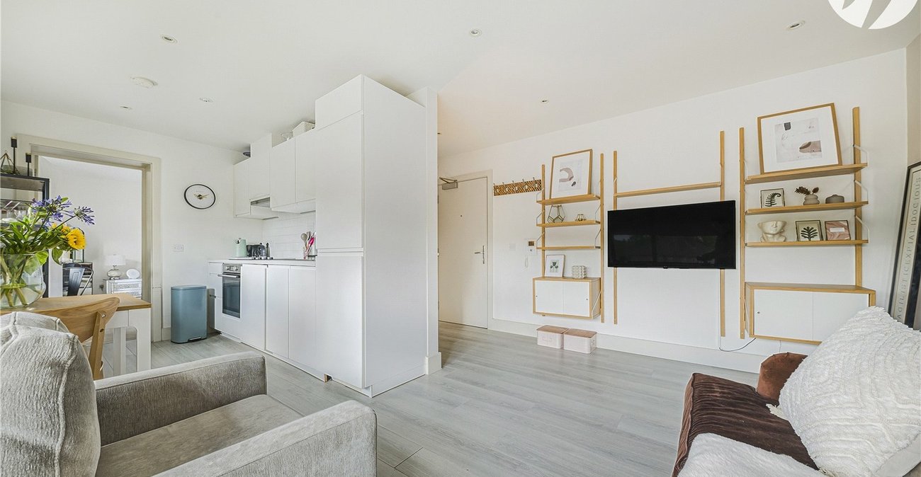 2 bedroom property for sale in London | Robinson Jackson