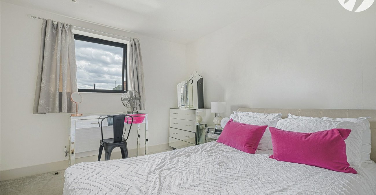 2 bedroom property for sale in London | Robinson Jackson