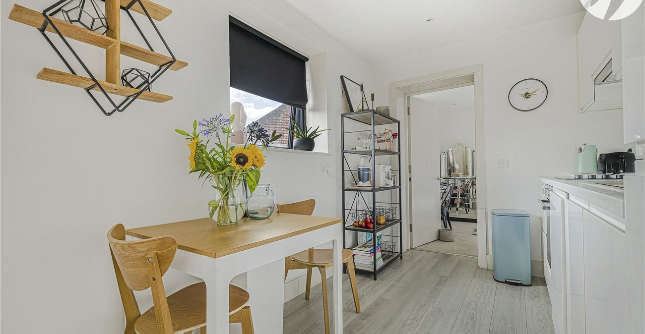 2 bedroom property for sale in London | Robinson Jackson