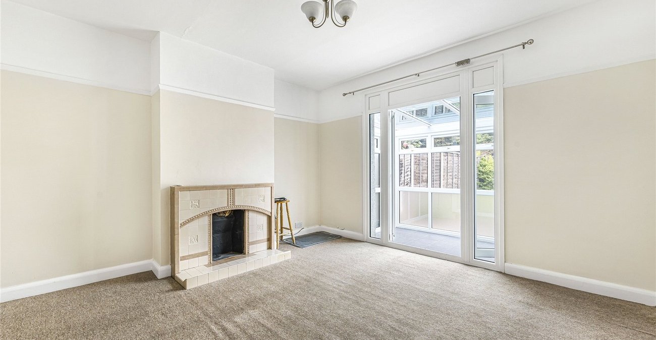 2 bedroom bungalow for sale in London | Robinson Jackson