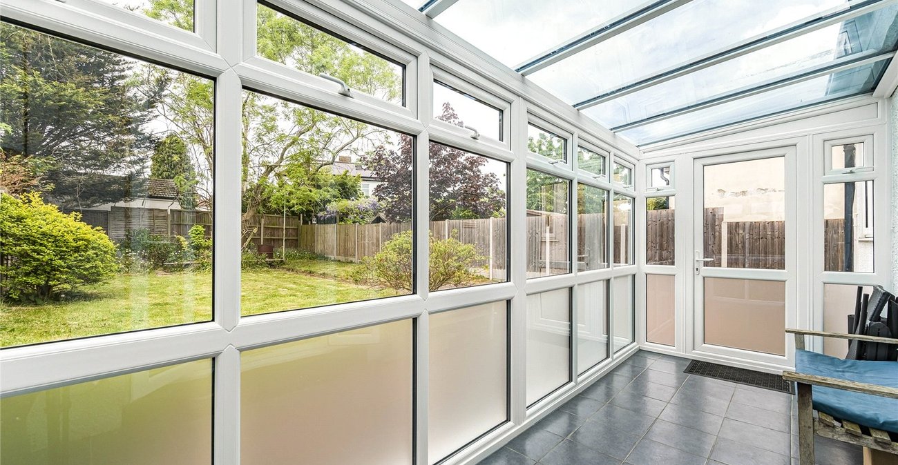 2 bedroom bungalow for sale in London | Robinson Jackson