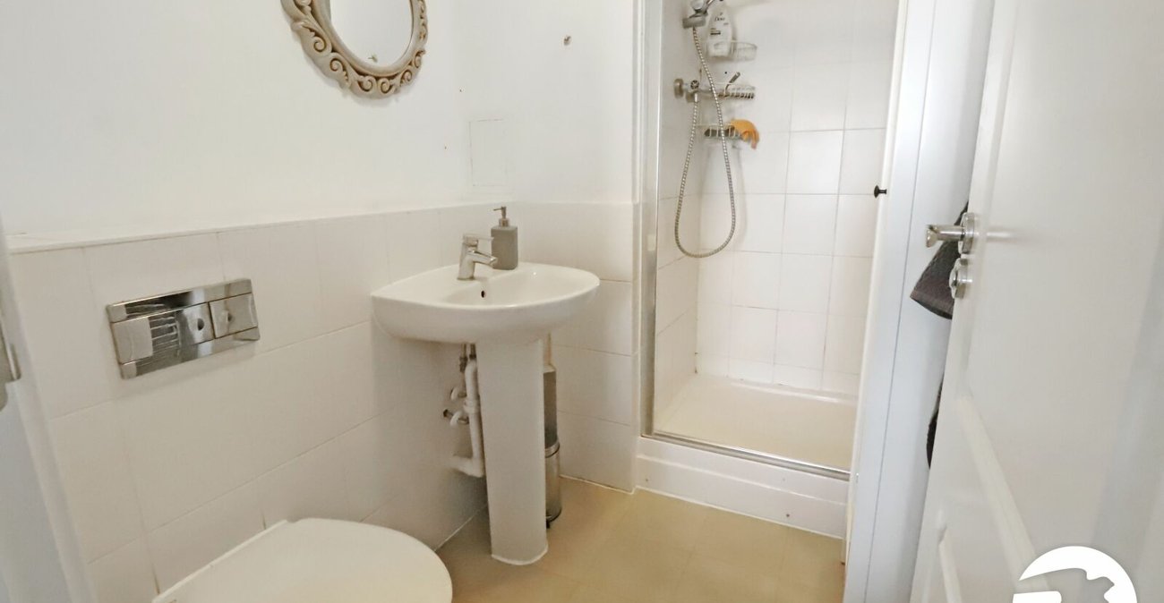 2 bedroom property for sale in Belvedere | Robinson Jackson