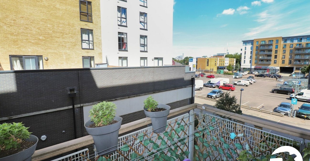 2 bedroom property for sale in Belvedere | Robinson Jackson