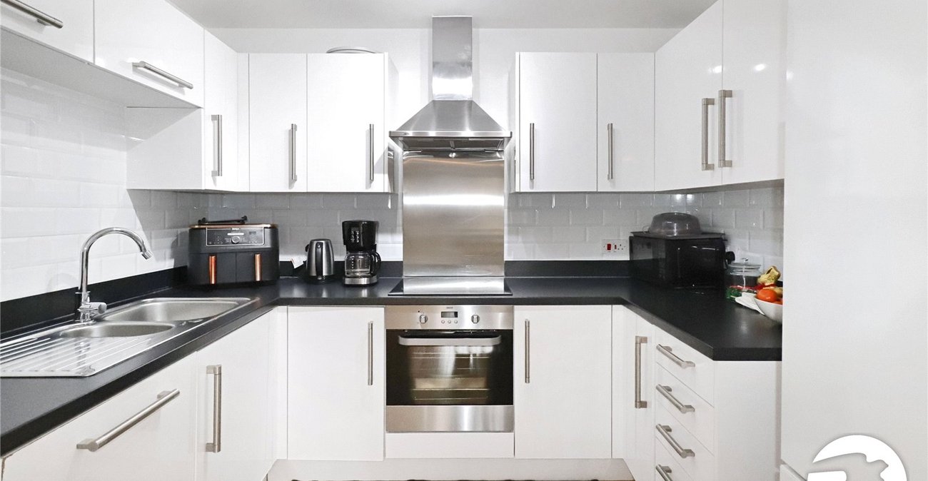 2 bedroom property for sale in Belvedere | Robinson Jackson